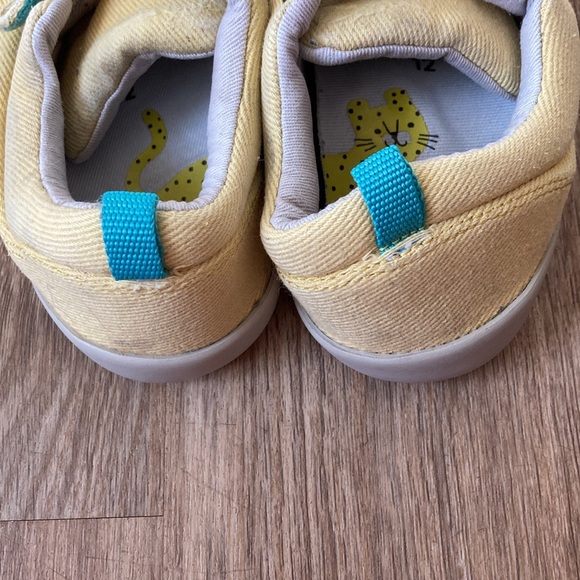 Ten Little Yellow Flexible Sole size 12 toddler/little kid sneakers - Picture 6 of 8